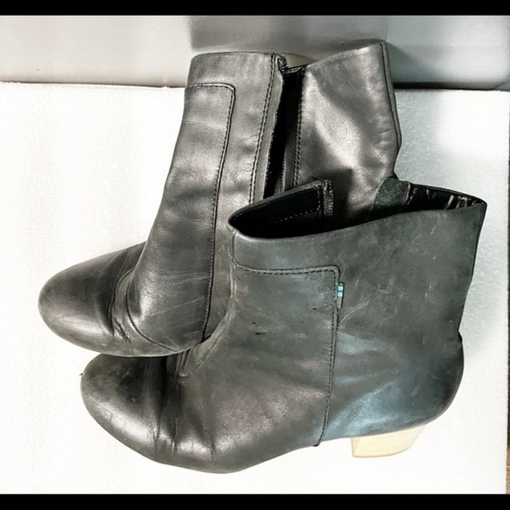 Toms boots distressed so soft